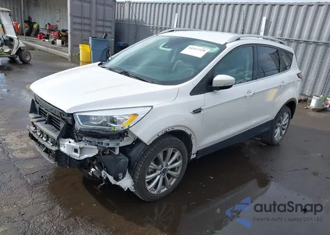 2017 Ford Escape Titanium z USA, uszkodzony, nr VIN 1FMCU9J94HUE48485